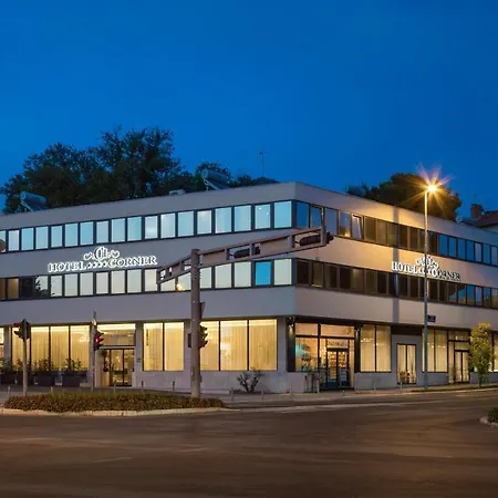 Отель Corner Сплит