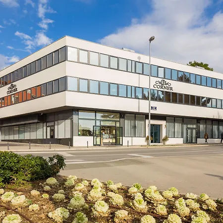 Corner Отель Сплит