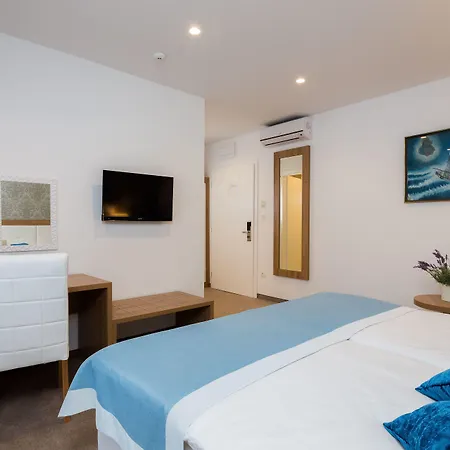 Отель Corner Сплит