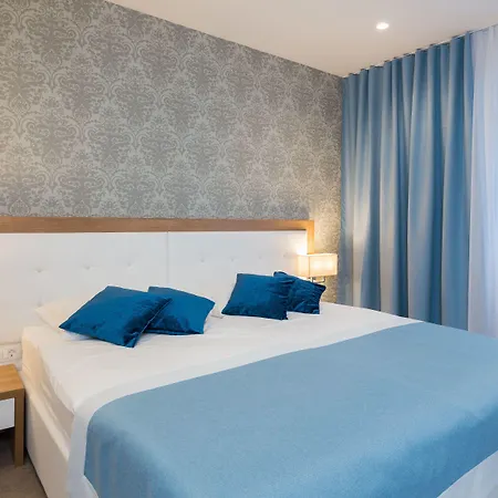 Corner Hotel 4*