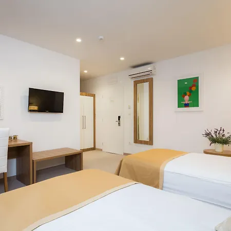 Corner Hotel 4*