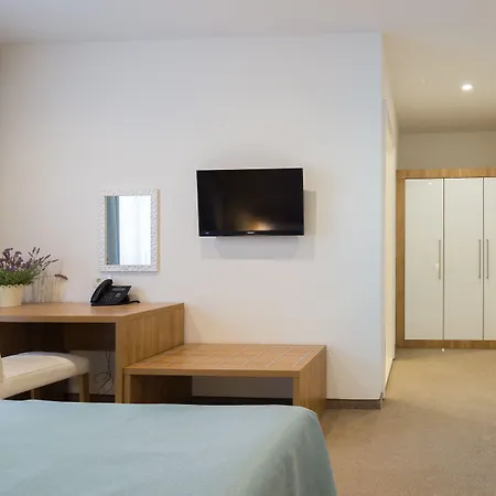 Hotel Corner Split
