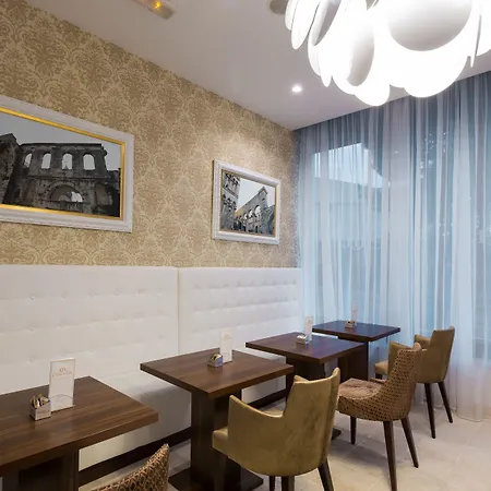 Corner Szálloda Split