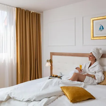 Hotel Corner Split